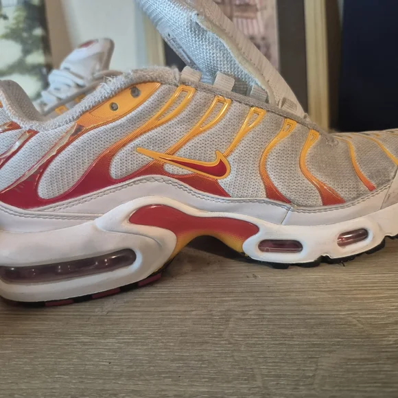 Nike Air Max Plus Sneakers(One shoelace is missing and it needs to be cleaned) - Picture 4 of 8